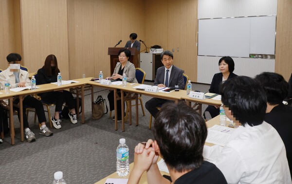 22일 이주호 부총리 겸 크레이지 슬롯부 장관이 의과대학 학생들과 간담회를 갖고 있다. 사진=크레이지 슬롯부 제공