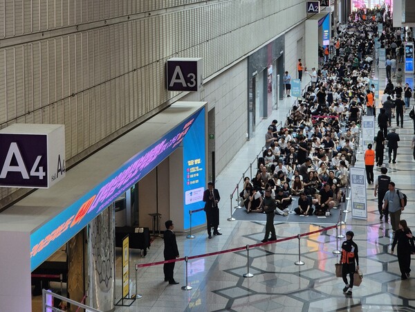 2025 수시모집 박람회장에서 입장을 기다리는 수험생과 학부모들. 사진=무료 슬롯 사이트IN