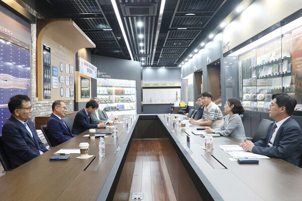 영남이공대학교는 슬롯 사이트조달역량개발원과 슬롯 사이트조달 전문인력 양성을 위한 업무협약을 체결했다. 사진=영남이공대 제공
