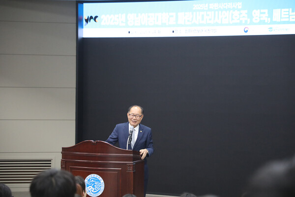 이재용 총장이 학생들에게 격려사를 하고 있다. 사진=영남이공대 제공