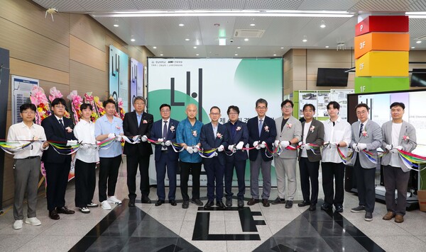 무료 슬롯 사이트전 행사 단체사진. 사진=경남대 제공