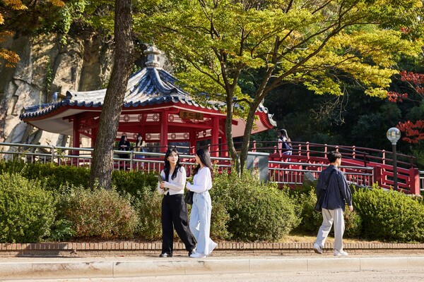 부산의 도심 중앙에 위치한 동의대는 ‘도심 속의 그린캠퍼스’가 자랑이다.