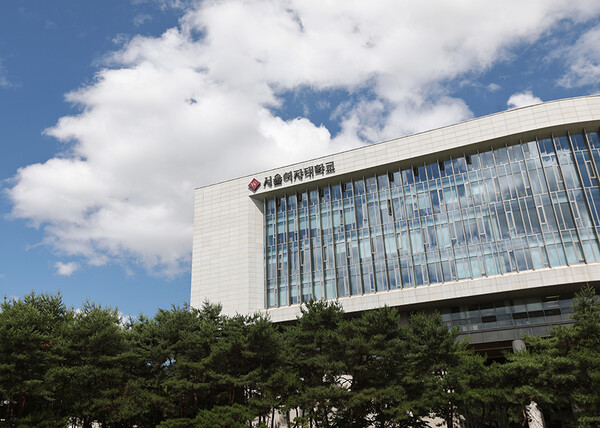 서울여대는 전통 위에 혁신을 더한 교육을 통해, 사람과 사회를 이해하고 변화의 흐름을 선도하는 여성 인재를 길러내고 있다.