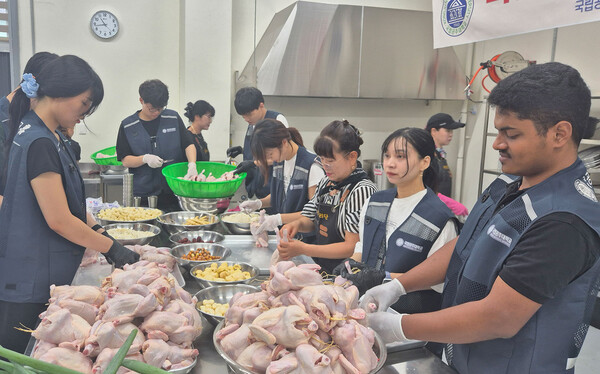 국립공주대 '복날맞이 삼계탕 나눔 봉사활동' 사진=국립공주대 제공