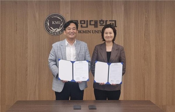 김병준 국민대 글로벌사업단장(왼쪽)과 박주희 국제스포츠전략위원회 이사장. 사진=국민대 제공