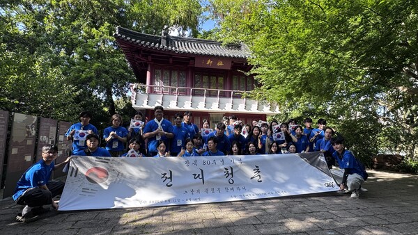 '전대청춘' 프로그램으로 상하이 역사현장을 체험하고 있는 전북대 학생들. 사진=전북대 제공