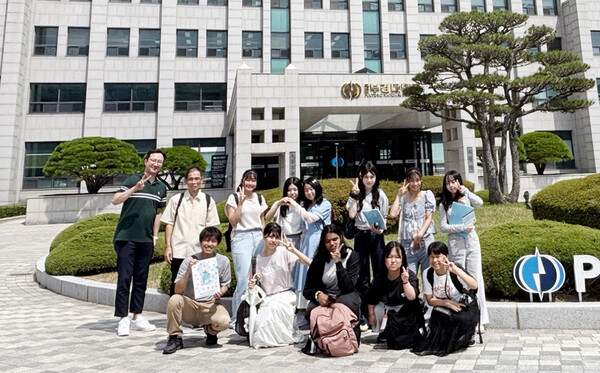 국립부경대를 방문한 일본 효고현립 국제고교생들. 사진=국립부경대 제공