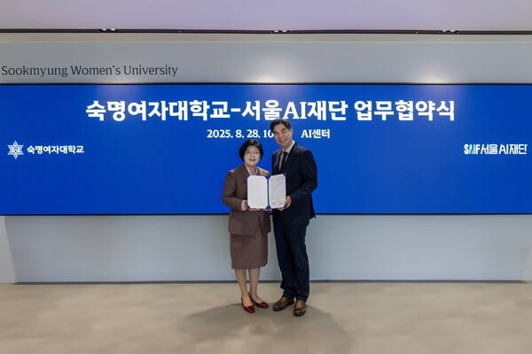 (왼쪽부터) 문시연 숙명여대 총장, 김만기 서울AI재단 이사장. 사진=숙명여대 제공