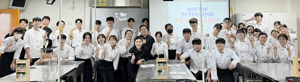 요리체험 단체 사진. 사진=대구한의대 제공