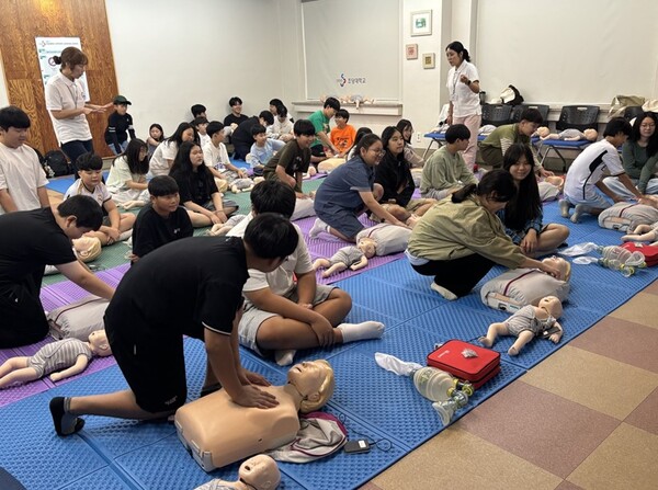 무안 삼향동초등학교 학생 대상 심폐소생술 무료 슬롯 사이트 사진. 사진=초당대 제공