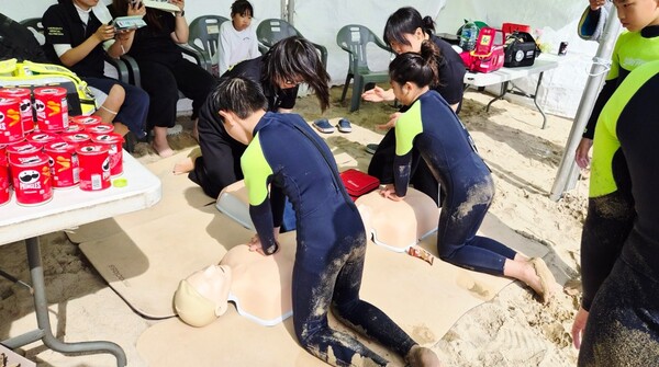 심폐소생술 체험 크레이지 슬롯. 사진=동명대 제공