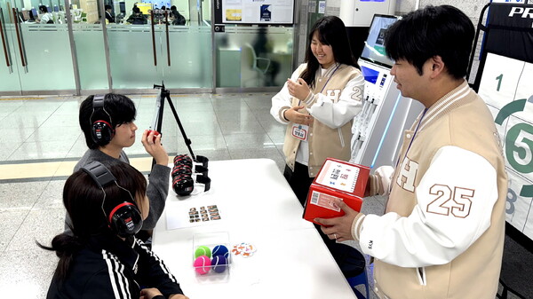 캠페인에 참여 중인 호서대 사회메가 슬롯학부 학생들. 사진=호서대 제공